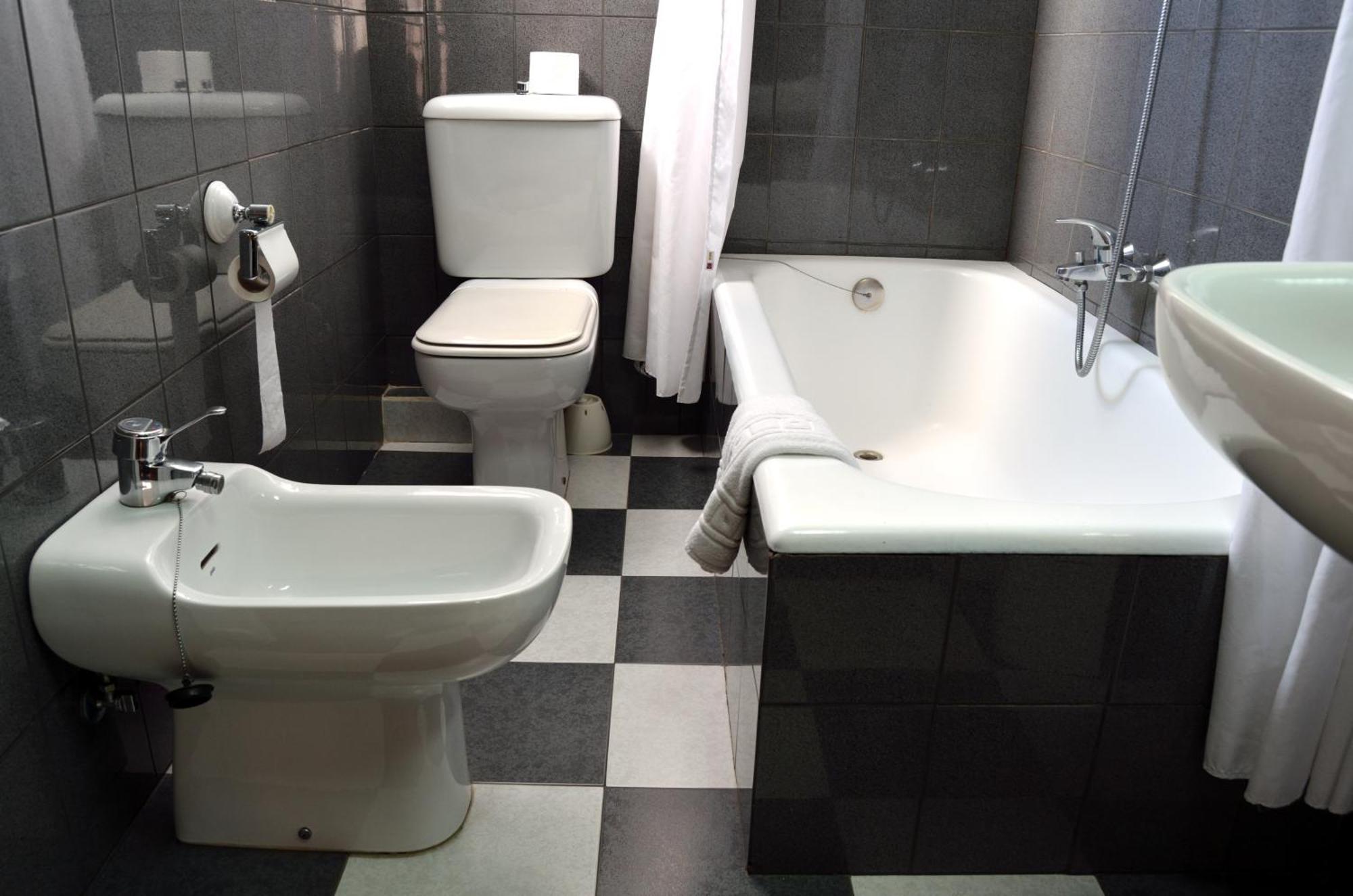 Hostal Cortes Куенка Екстериор снимка